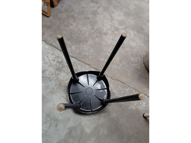 Lot 63 - vintage zwarte kruk 'plastunic capsule kruk' - collectorsite - afbeelding 4 van  4