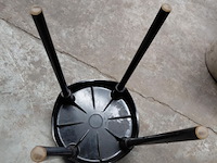 Lot 63 - vintage zwarte kruk 'plastunic capsule kruk' - collectorsite - afbeelding 4 van  4