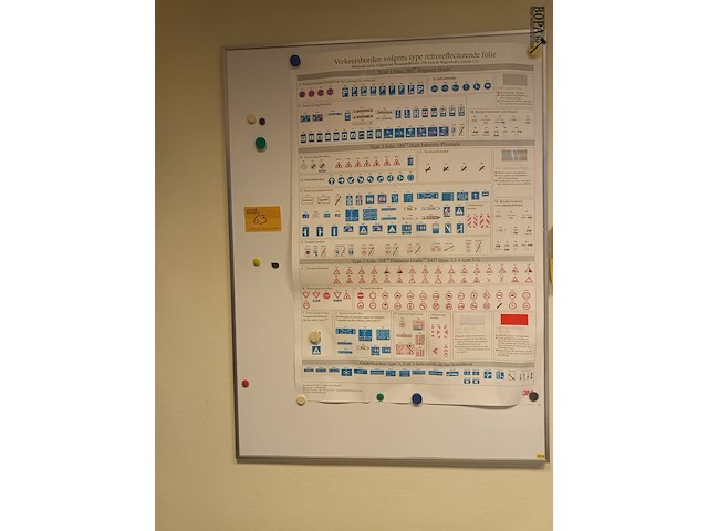 Lot 63 - whiteboard - afbeelding 1 van  1