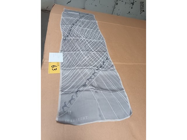 Lot 63 - zijden sjaal trussardi - afbeelding 1 van  5