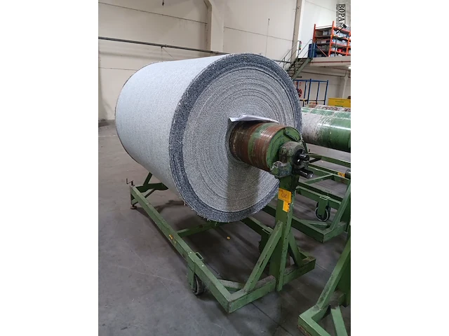 Lot 638 - strikken voor rollen stof - afbeelding 1 van  2