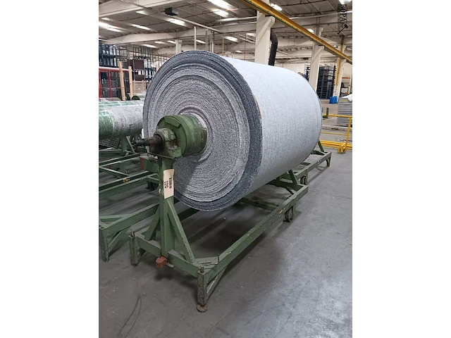 Lot 638 - strikken voor rollen stof - afbeelding 2 van  2
