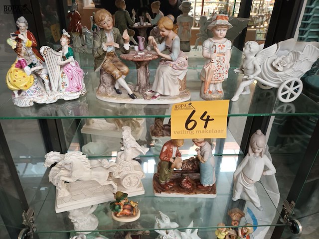 Lot 64 - beeldjes. 27 stuks - afbeelding 6 van  7