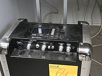 Lot 64 - draagbaar audiosysteem 200w op accu - afbeelding 1 van  7