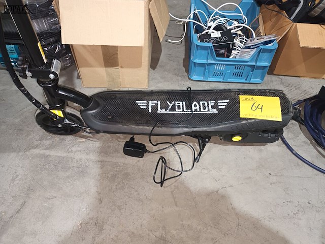 Lot 64 - elektrische step flyblade - afbeelding 2 van  5