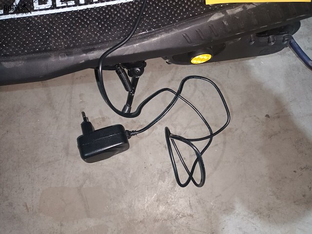 Lot 64 - elektrische step flyblade - afbeelding 4 van  5