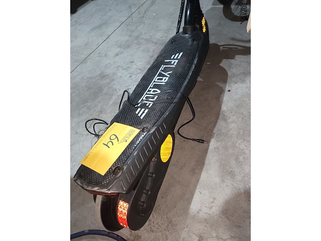 Lot 64 - elektrische step flyblade - afbeelding 5 van  5