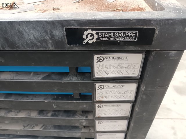 Lot 64 - gevulde materiaalkar stahlgrüppe - afbeelding 3 van  9