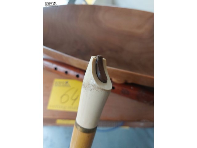 Lot 64 - houten fluiten en afrikaanse schaal - afbeelding 3 van  3