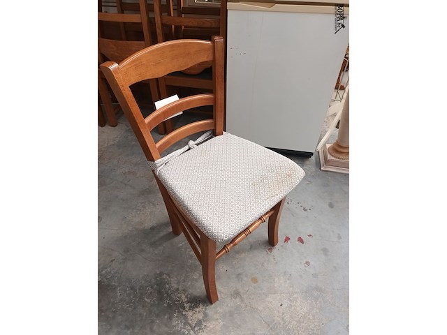 Lot 64 - houten stoel. 3 stuks - afbeelding 2 van  5