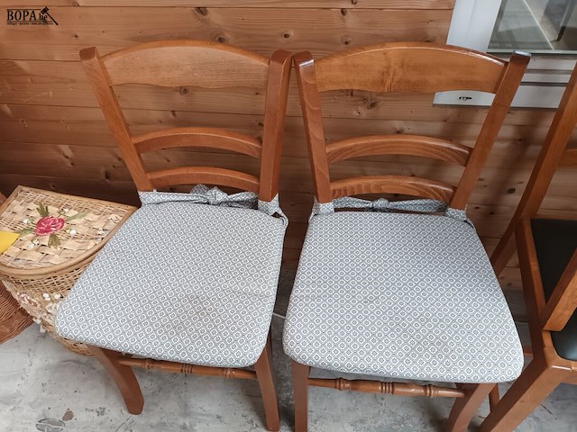 Lot 64 - houten stoel. 3 stuks - afbeelding 4 van  5