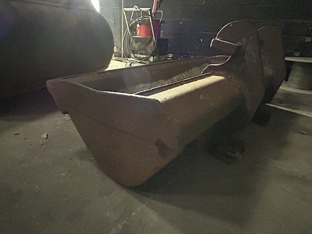 Lot 64 - kraanbak - afbeelding 2 van  2