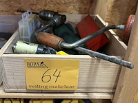 Lot 64 - lot gereedschap - accessoires voor boormachine + handboor - afbeelding 2 van  3