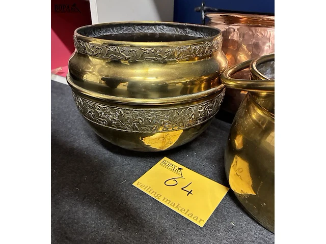 Lot 64 - lot koperen kookpotten en ketels - 5 stuks - afbeelding 2 van  3