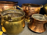 Lot 64 - lot koperen kookpotten en ketels - 5 stuks - afbeelding 3 van  3