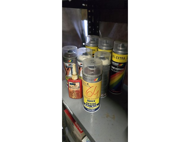 Lot 64 - lotje verfspuiten ong 7 stuks - afbeelding 1 van  3