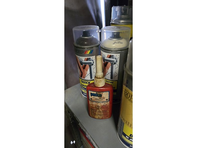 Lot 64 - lotje verfspuiten ong 7 stuks - afbeelding 2 van  3