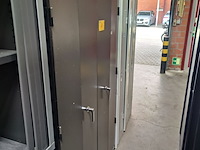 Lot 64 - metalen mewaf dossierkast - afbeelding 1 van  3