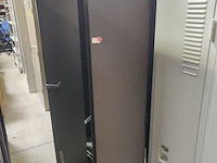 Lot 64 - metalen mewaf dossierkast - afbeelding 2 van  3