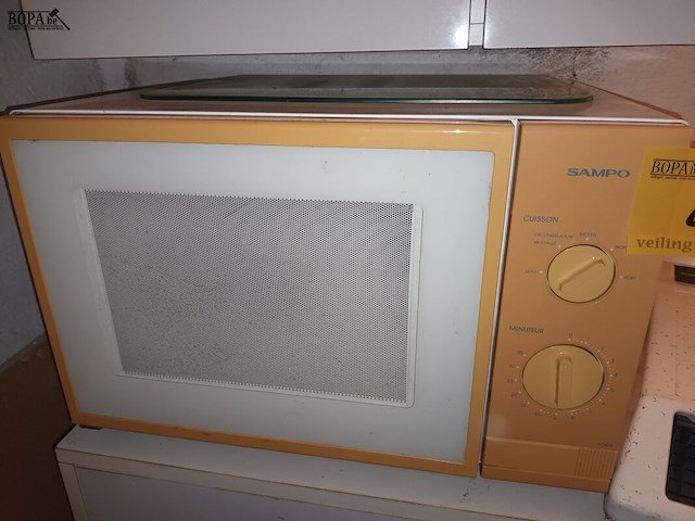 Lot 64 - microgolfoven en elektrische verwarming - afbeelding 2 van  4