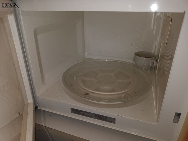 Lot 64 - microgolfoven en elektrische verwarming - afbeelding 3 van  4