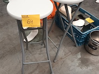 Lot 64 - plooibaar krukje. 2 stuks - afbeelding 1 van  2