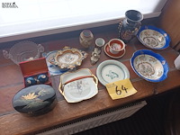 Lot 64 - porselein en decoratie. 12 stuks - afbeelding 1 van  6