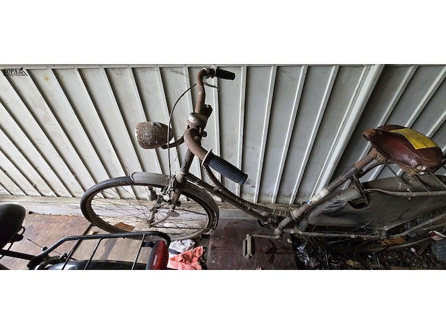 Lot 64 - retro oma fiets - afbeelding 2 van  3