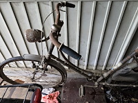 Lot 64 - retro oma fiets - afbeelding 2 van  3