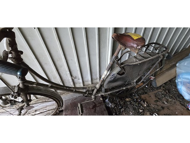 Lot 64 - retro oma fiets - afbeelding 3 van  3