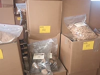 Lot 64 - rookhout chunks pruim 1 kg. 19 stuks - afbeelding 2 van  3