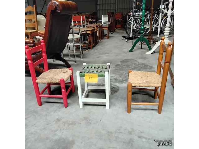 Lot 64 - set kinderstoel en kruk met touwgeweven zitting - afbeelding 1 van  1