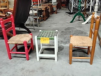 Lot 64 - set kinderstoel en kruk met touwgeweven zitting - afbeelding 1 van  1