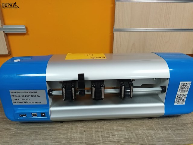 Lot 64 - snijmachine voor schermbeschermers - afbeelding 2 van  3