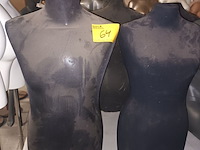 Lot 64 - stoffen buste. 2 stuks - afbeelding 1 van  3