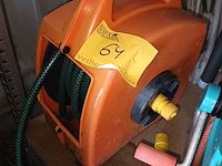 Lot 64 - tuinslang op haspel - afbeelding 1 van  2