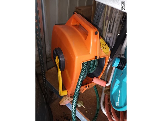 Lot 64 - tuinslang op haspel - afbeelding 2 van  2