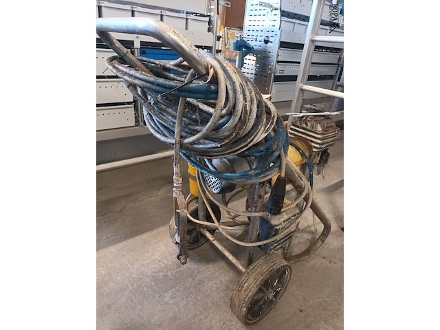 Lot 64 - verfspuitmachine taiver - afbeelding 2 van  5