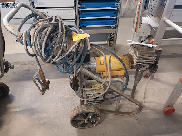 Lot 64 - verfspuitmachine taiver - afbeelding 4 van  5