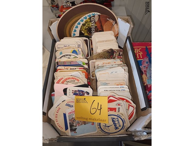 Lot 64 - vintage bierviltjes. 1 doos - afbeelding 1 van  8