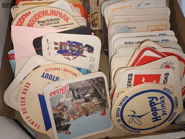 Lot 64 - vintage bierviltjes. 1 doos - afbeelding 2 van  8