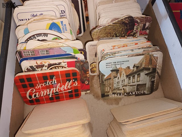 Lot 64 - vintage bierviltjes. 1 doos - afbeelding 5 van  8