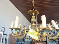 Lot 64 - vintage kroonluchter met brons en groene kleur - 6 lichtpunt - afbeelding 1 van  4