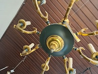 Lot 64 - vintage kroonluchter met brons en groene kleur - 6 lichtpunt - afbeelding 4 van  4