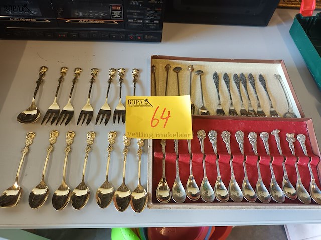 Lot 64 - vintage lepels en vorken. 38 stuks - afbeelding 1 van  4