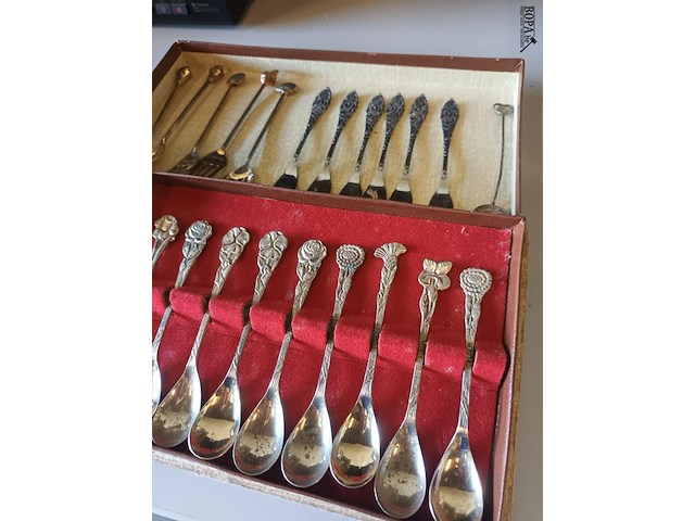 Lot 64 - vintage lepels en vorken. 38 stuks - afbeelding 2 van  4