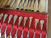Lot 64 - vintage lepels en vorken. 38 stuks - afbeelding 2 van  4