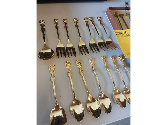 Lot 64 - vintage lepels en vorken. 38 stuks - afbeelding 4 van  4