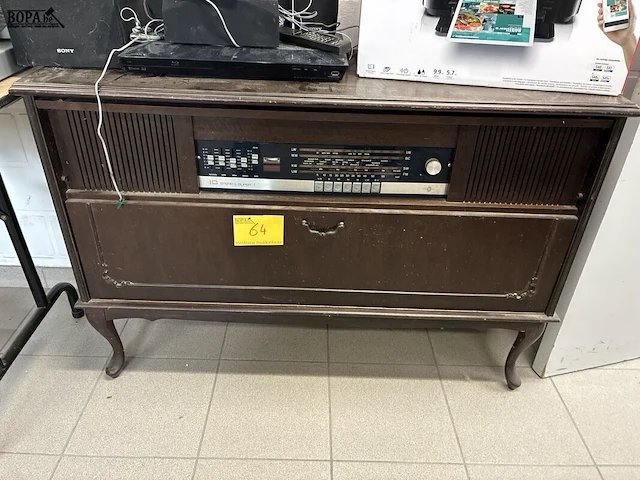 Lot 64 - vintage stereokast met platenspeler - afbeelding 1 van  6