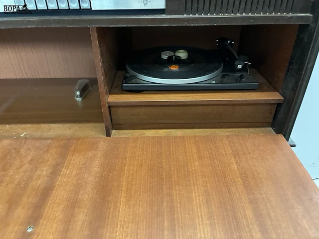 Lot 64 - vintage stereokast met platenspeler - afbeelding 5 van  6